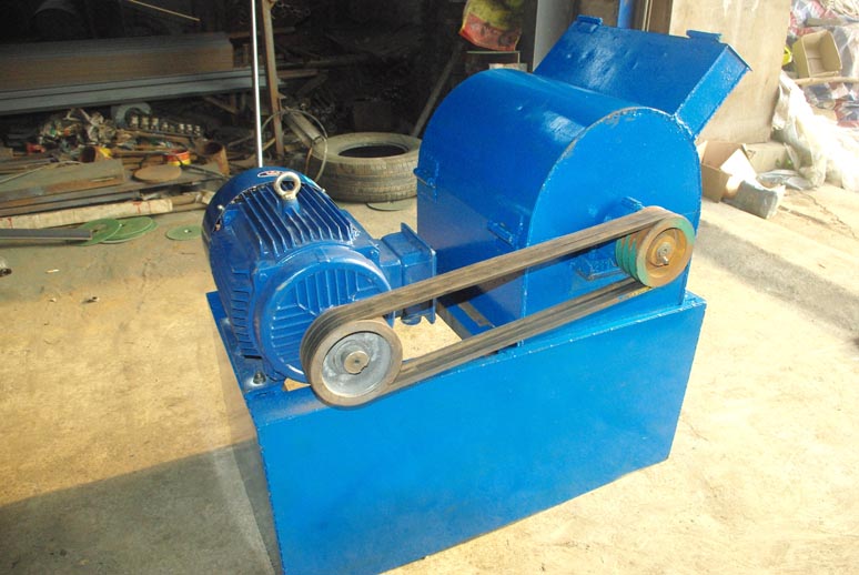 粉餅機(jī)，碎餅機(jī)，大餅打碎機(jī)，花生茶籽大豆餅粉碎機(jī)